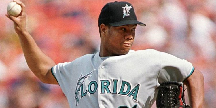 Critican a Livan Hernandez por querer jugar por Puerto Rico
