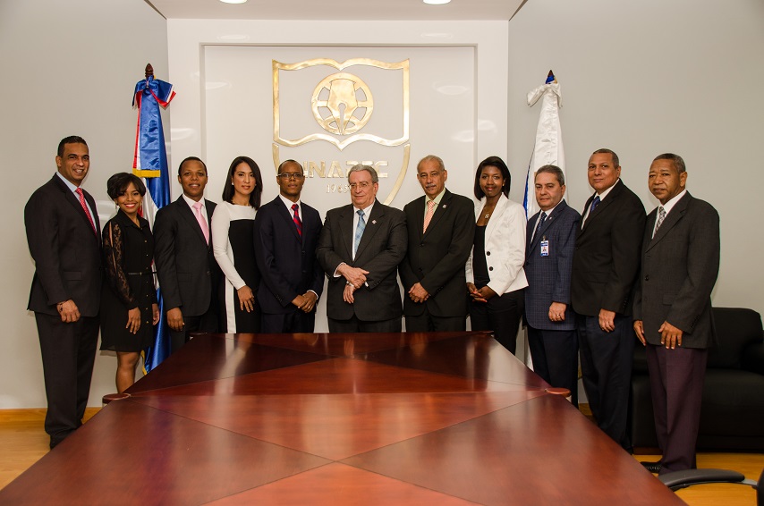 Unidos para capacitar estudiantes en base a necesidades empresariales.