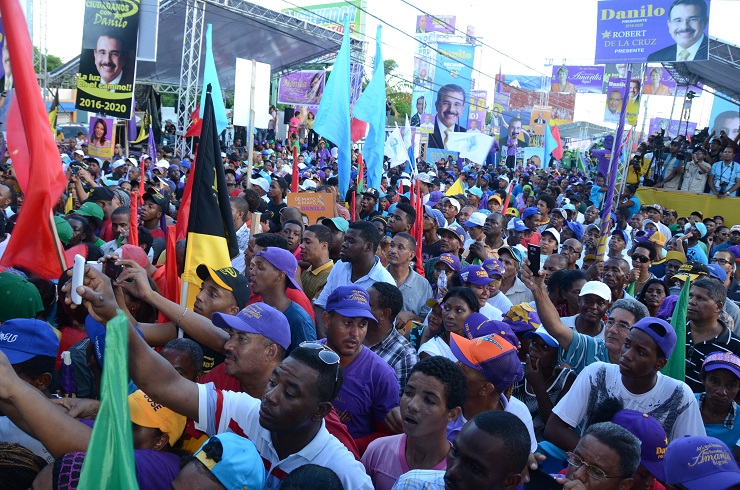 PLD juramentan a Amarilis Santana candidata a senadora por La Romana