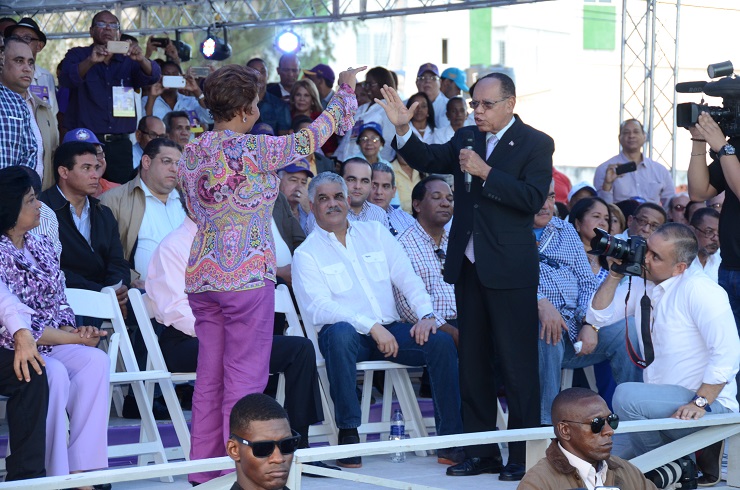 PLD juramentan a Amarilis Santana candidata a senadora por La Romana