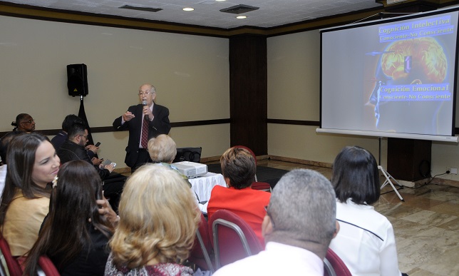 Expertos analizan el bullyng, el suicidio estudiantil y el juego en los aprendizajes