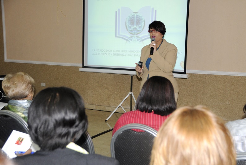 Expertos analizan el bullyng, el suicidio estudiantil y el juego en los aprendizajes