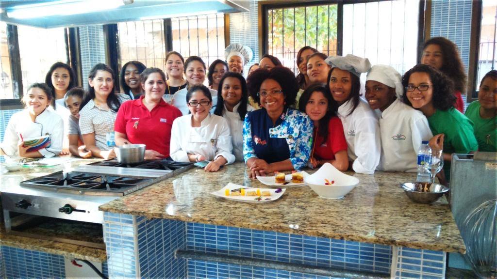 La Chefa dicta una conferencia en el Centro Cultural Banreservas