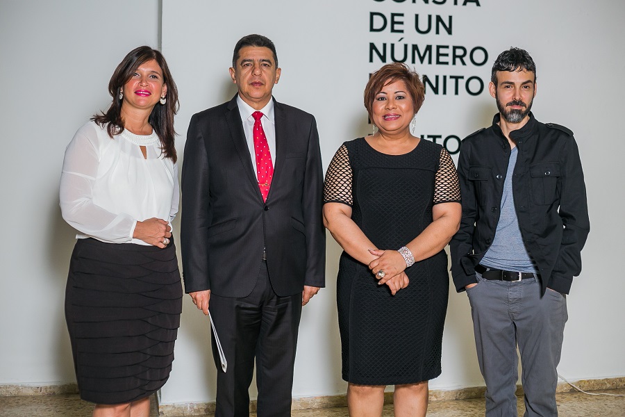 Andrés R. Gaviria: “Una línea, por breve sea, consta de un número infinito de puntos”