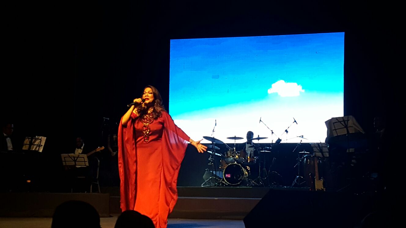 Angela Carrasco inmensa y emocionante