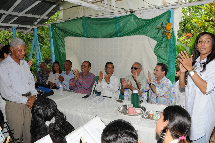 Cultura entrega Instrumentos a dos bandas de música de Escuelas Libres en Espaillat