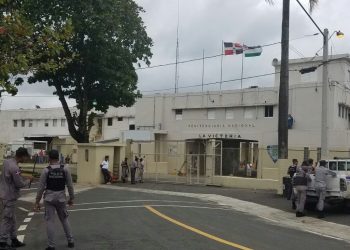 Sacan a 2 mil reclusos de cárcel La Victoria en medio de intensos aguaceros