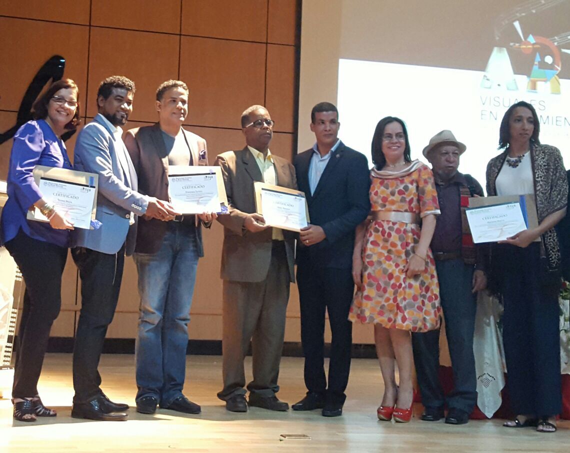 Colectivo Artictas concluye 3er Congreso de Artes Plásticas 2016″ UASD"