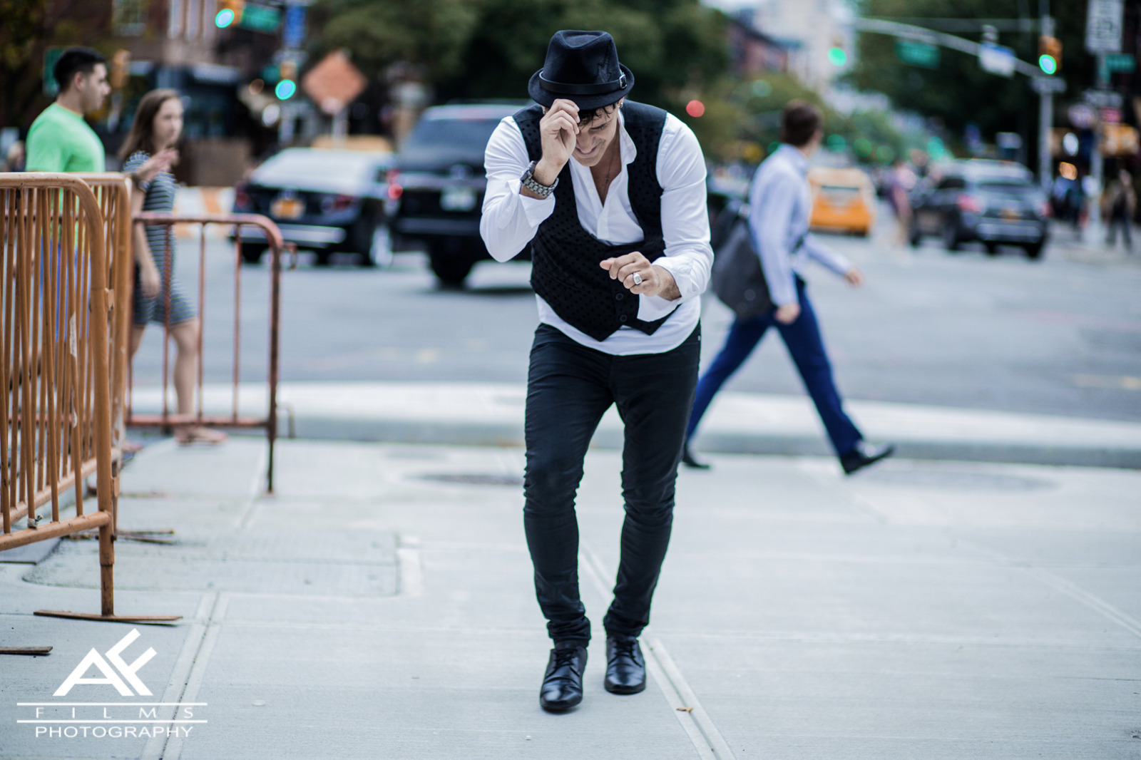 Mario Basile, el italiano salsero que encanta con su romántica voz