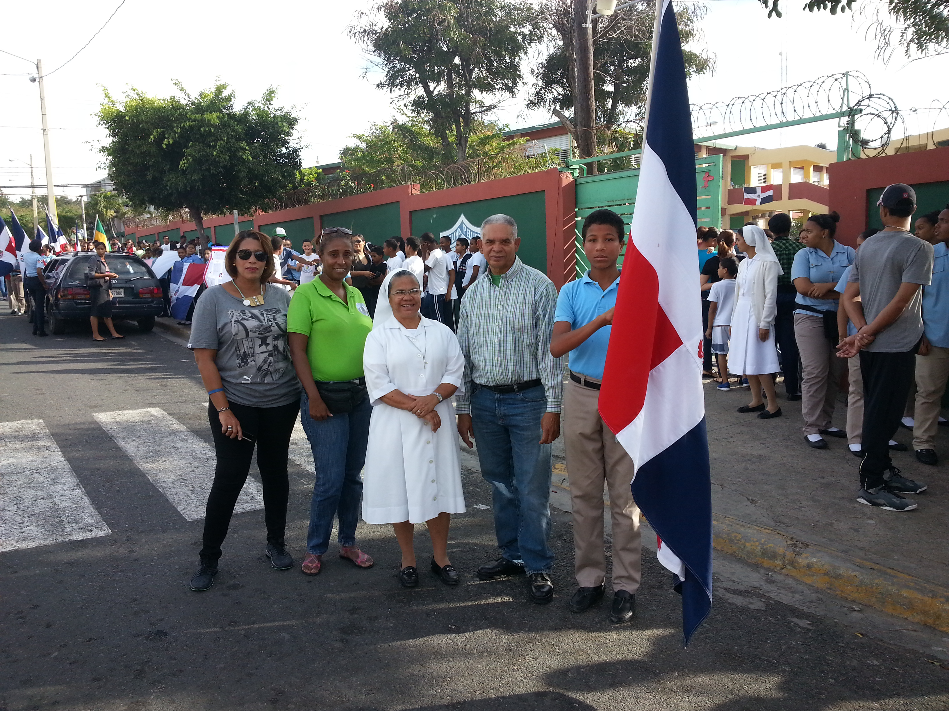 Centros educativos de SDE realizan parada cívica por el mes de la Patria