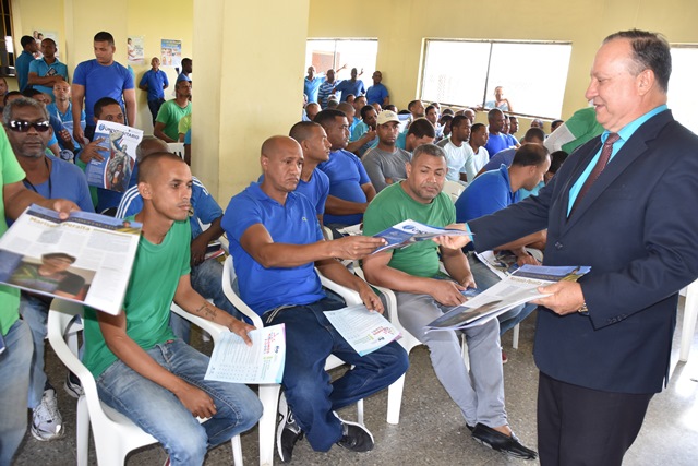 UASD ofrece orientaciones a 583 internos de El Pinito, La Vega