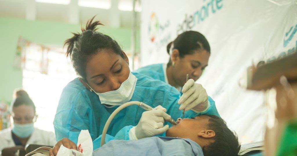 Voluntariado “Manos que iluminan” realiza jornadas odontologíca y de la vista