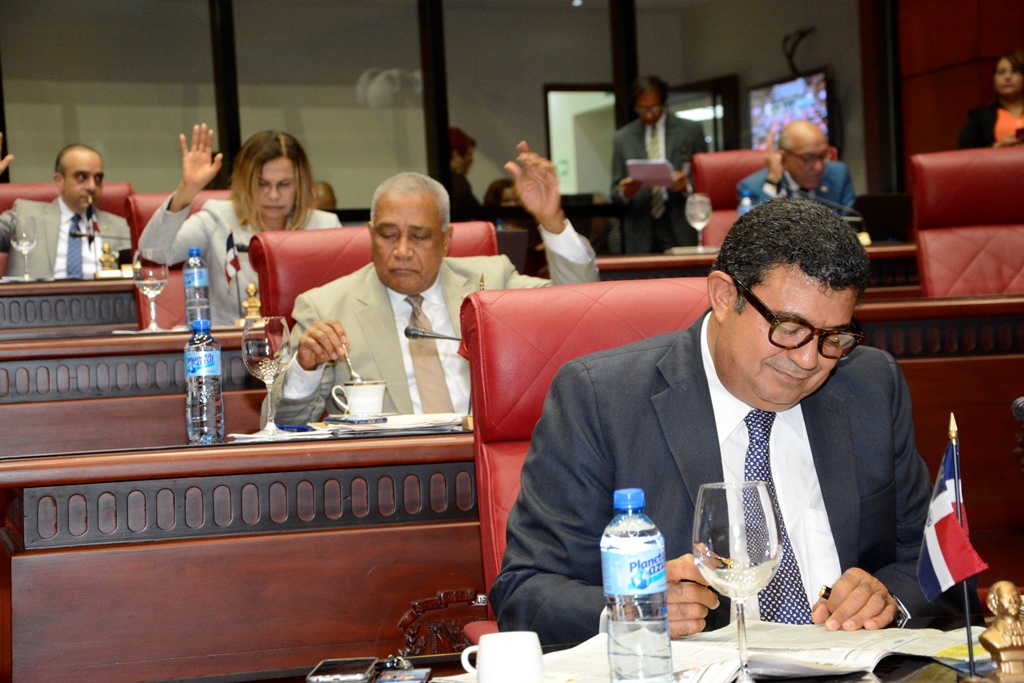 Senado aprobó de urgencia el proyecto para financiar el 911