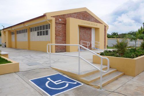 Medina entrega escuela en Baní acogerá a 735 estudiantes