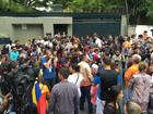 Multitud frente a casa líder opositor Leopoldo López