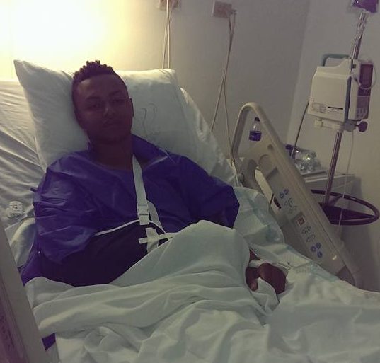 Joven pelotero pierde estrellato por mala práctica médica