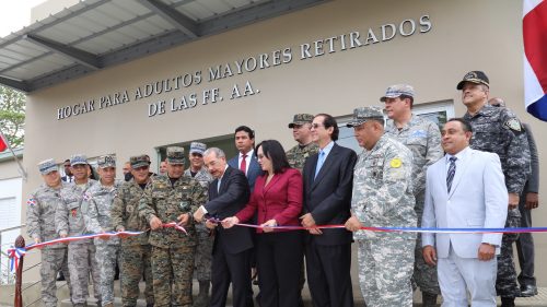 Medina anuncia cambios y mejoría de vida de militares