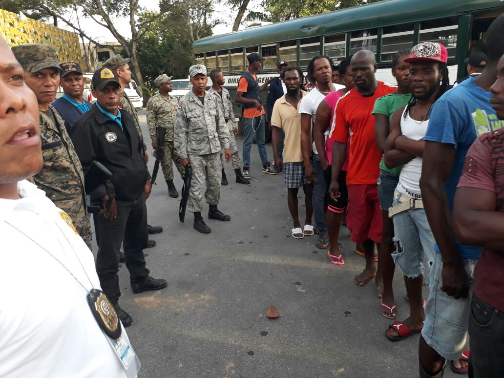Migración detiene 355 extranjeros durante operativo en Nagua
