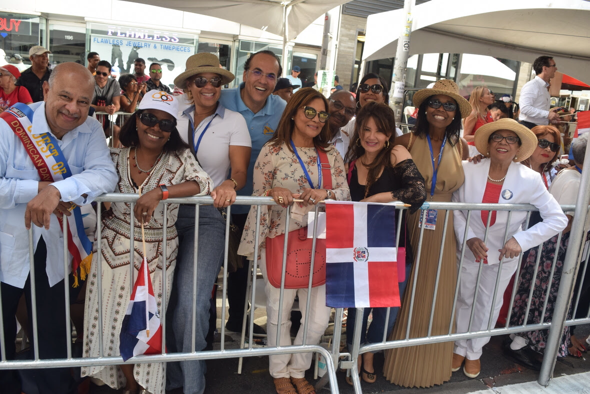 Música, orgullo y solemnidad destacan el desfile dominicano de New York