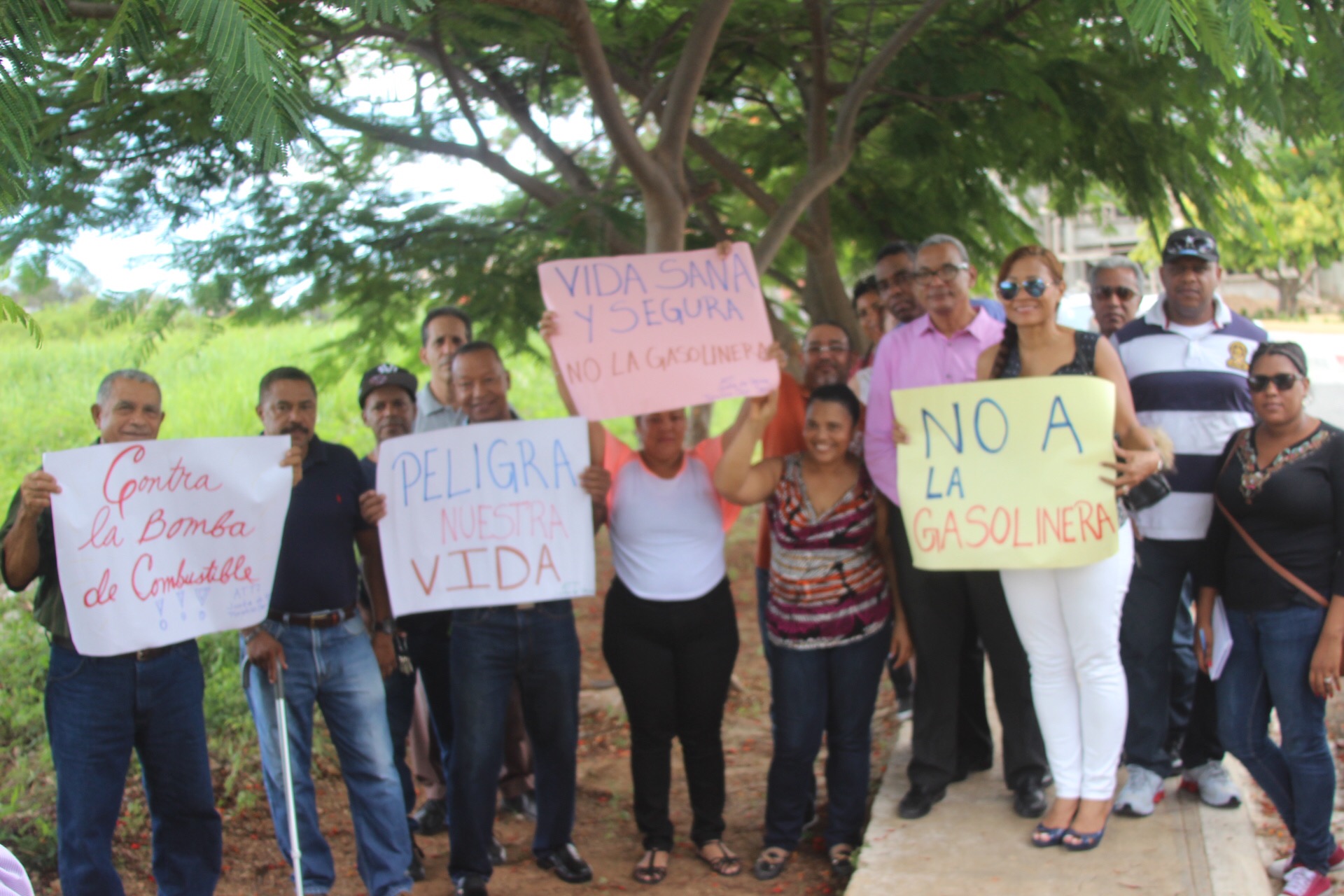 Comunitarios opuestos a estación gasolina en avenida España
