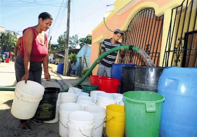 Vecinos de Villa Faro reclaman a la CAASD cumplir acuerdo de agua