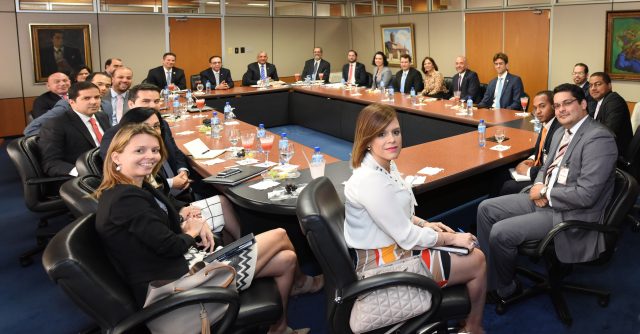 Valdez explica a tesoreros flexibilización monetaria busca dinamizar economía