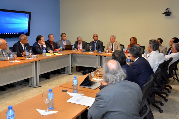 Empresarios envasan y venden combustibles llevan su disputa al MICM