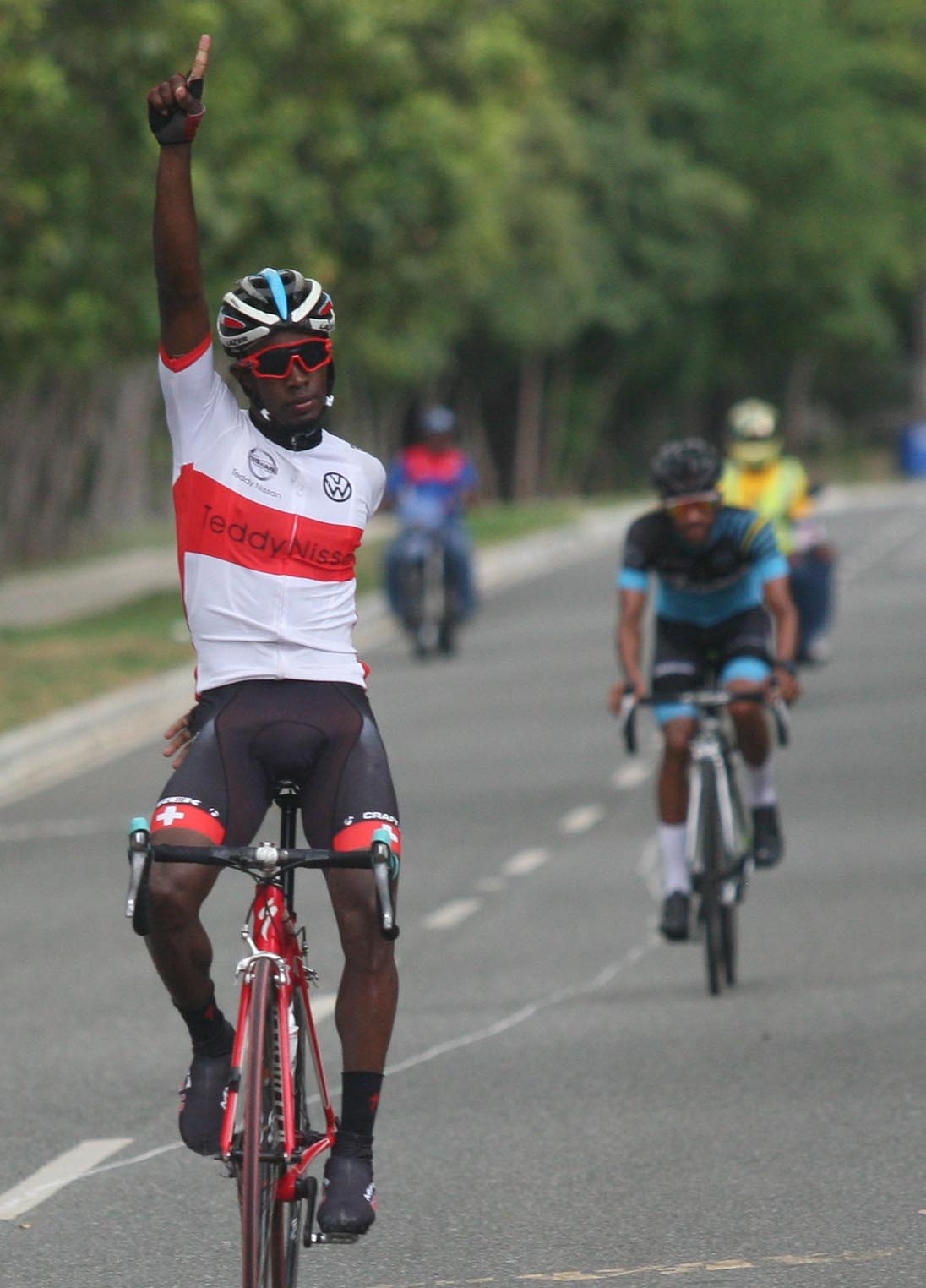 Ciclismo; Carlos Medina triunfa en élite circuito Cero de Oro