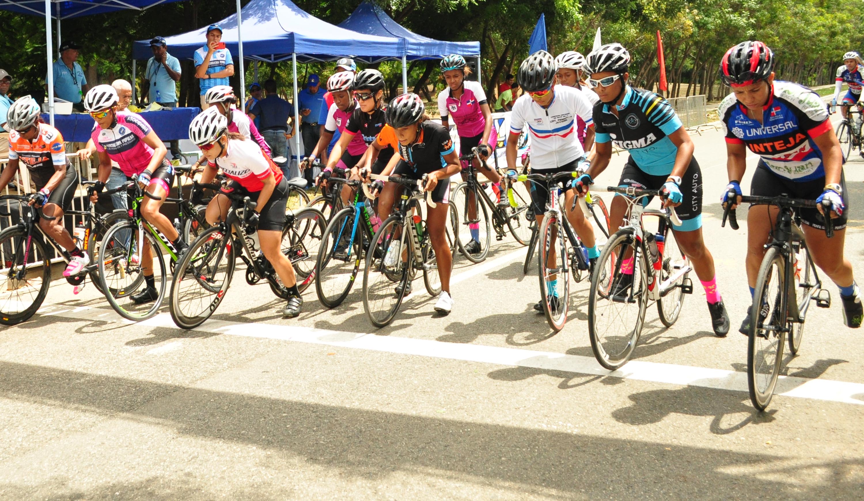 Ciclismo; Carlos Medina triunfa en élite circuito Cero de Oro