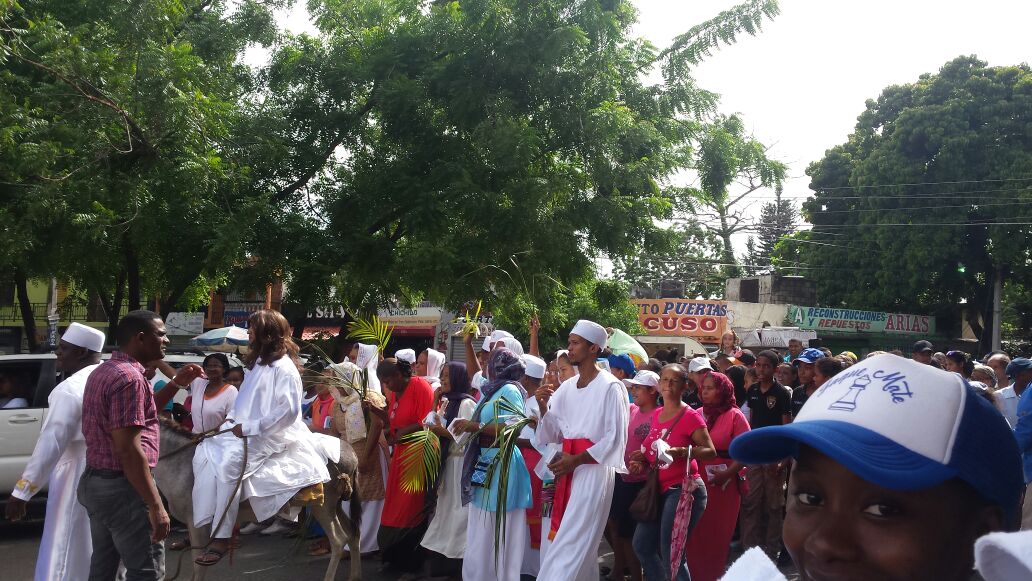 Religiosos denuncian males sociales de RD en marcha por la Biblia