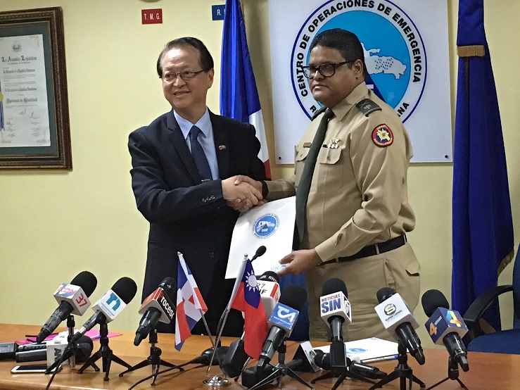 Taiwán dona 100 mil dólares al COE