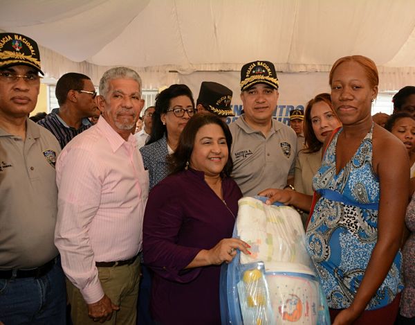 Policía realiza encuentro de proximidad en Los Guaricanos