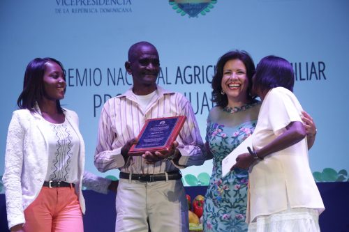 10 familias Prosoli reciben premio en agricultura familiar