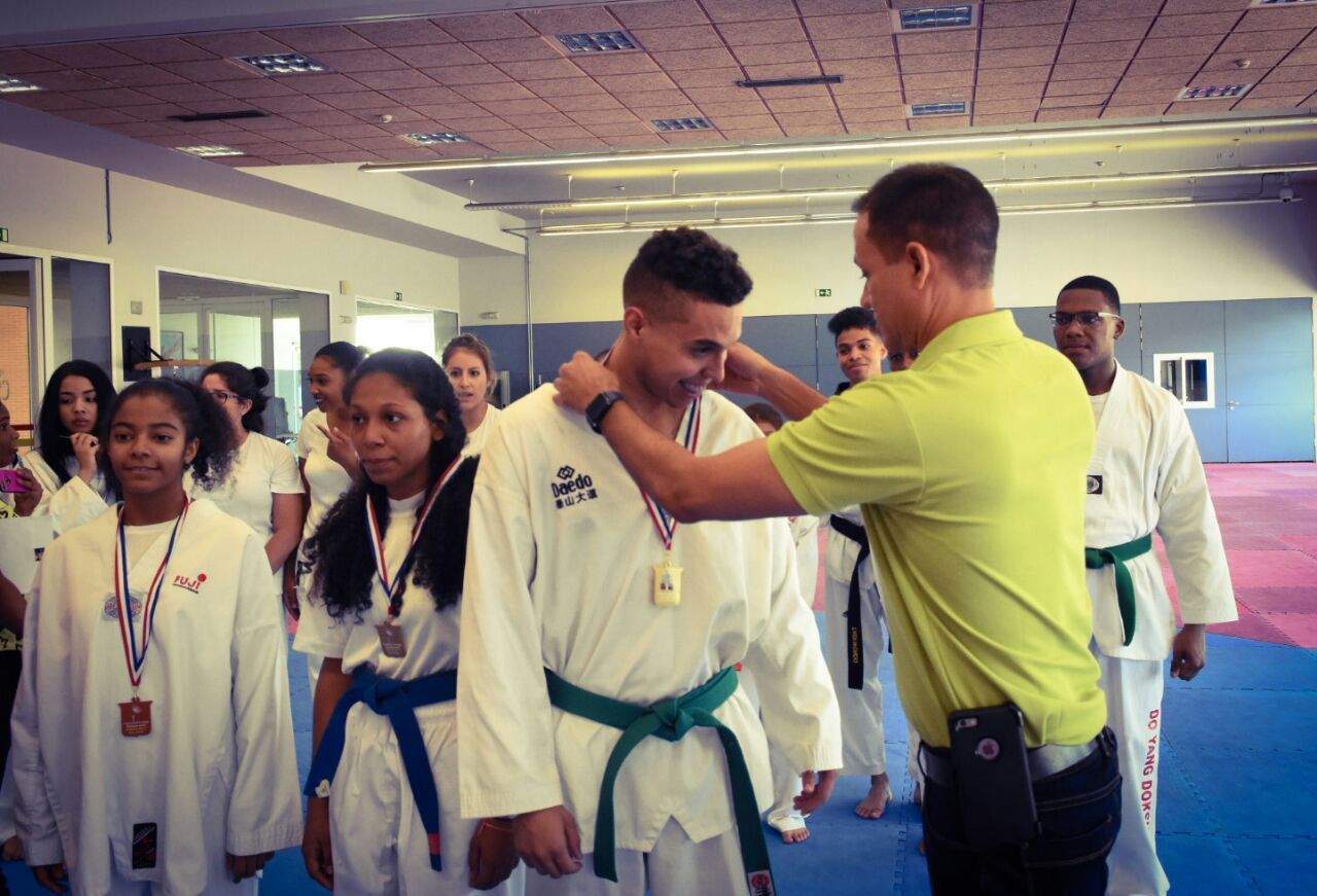 Cáceres ganó tres y béisbol oro para Italia en Juegos de Europa