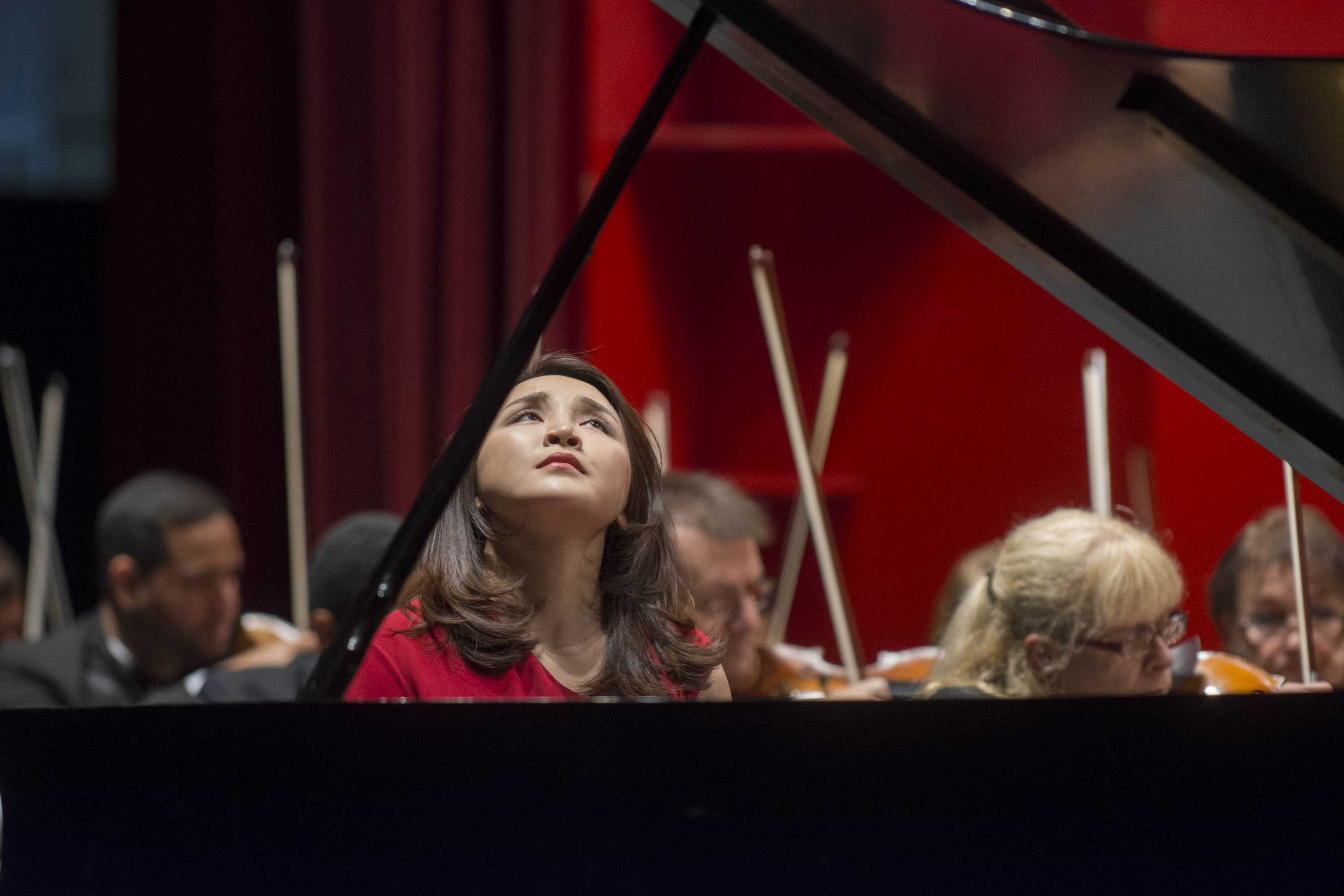 Pianista Jie Chen y maestro Molina conquistan público