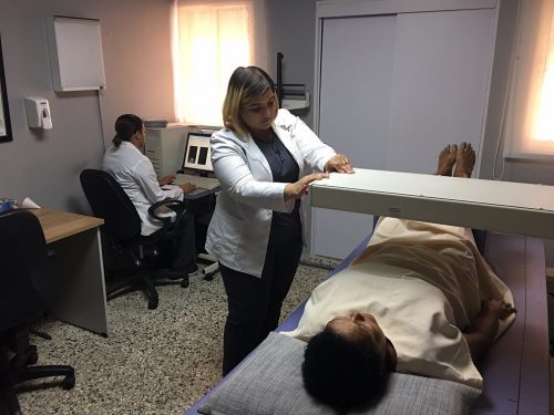 Despacho Primera Dama combate la osteoporosis