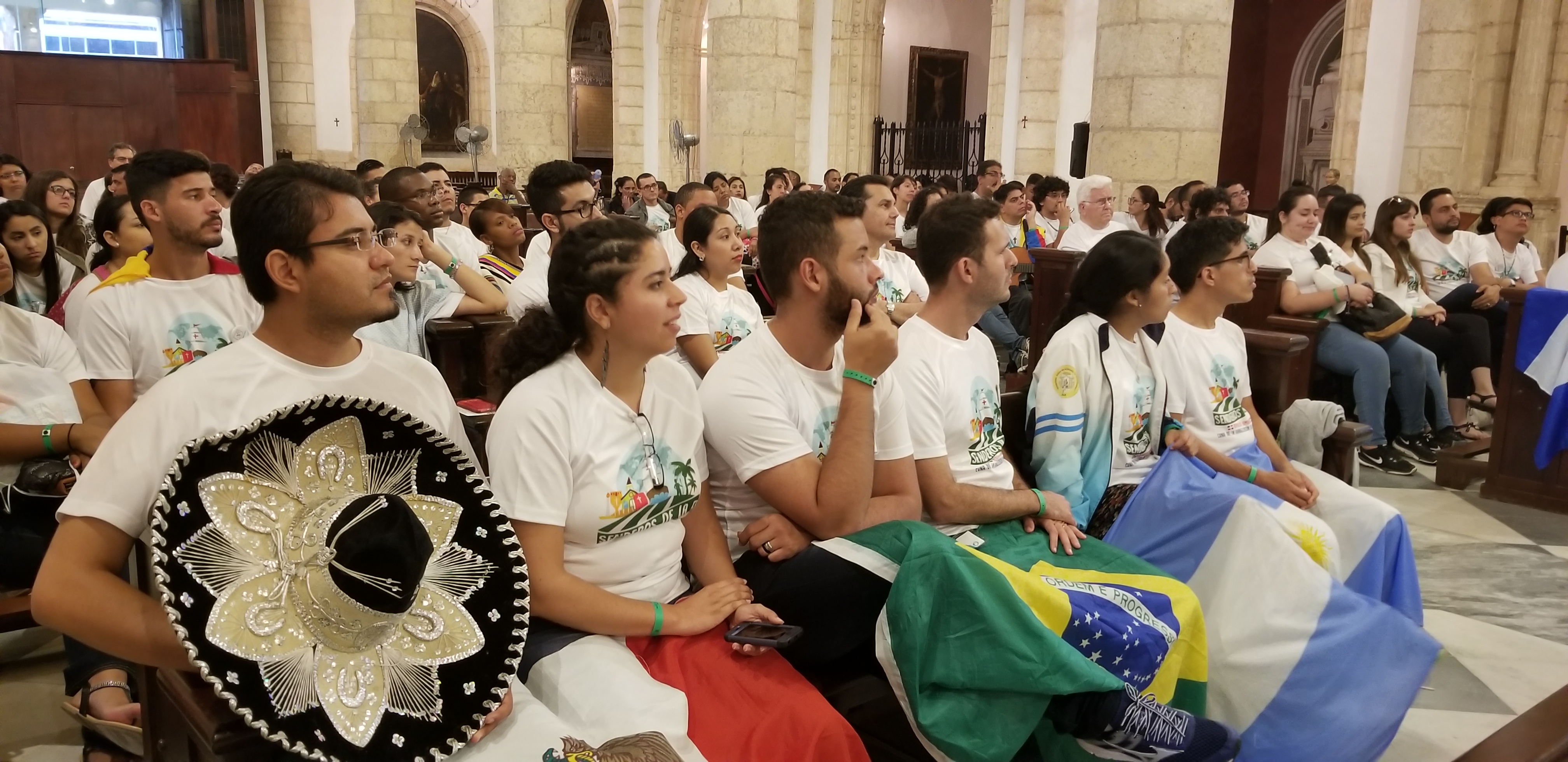 Delegación internacional de jóvenes recorre senderos de la fe
