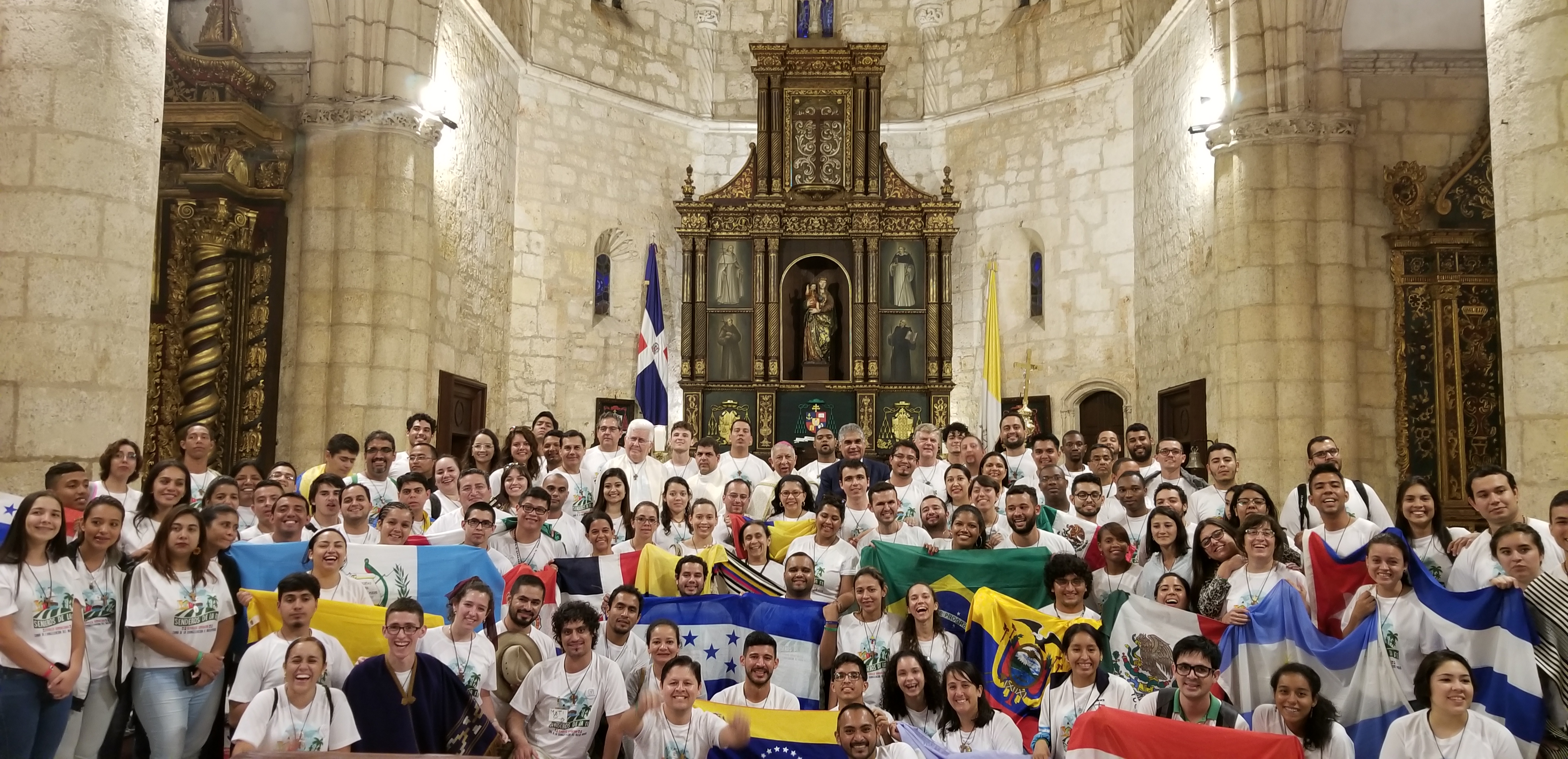 Delegación internacional de jóvenes recorre senderos de la fe