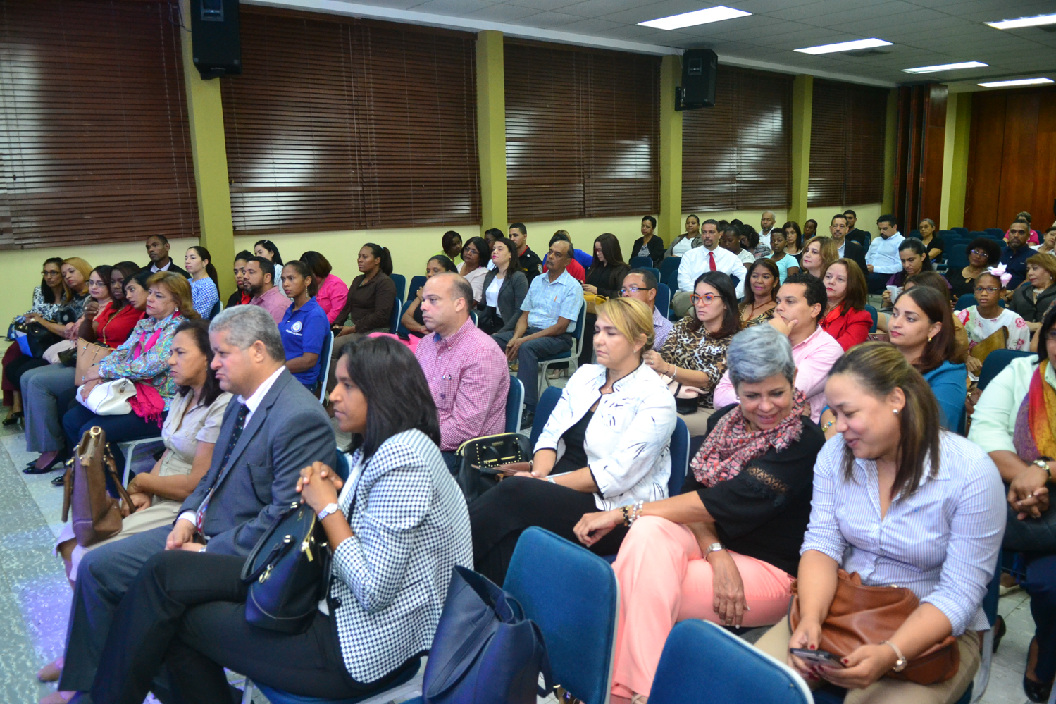 Padres deben observar a sus hijos, escucharlos, creerles y estimular su autoestima
