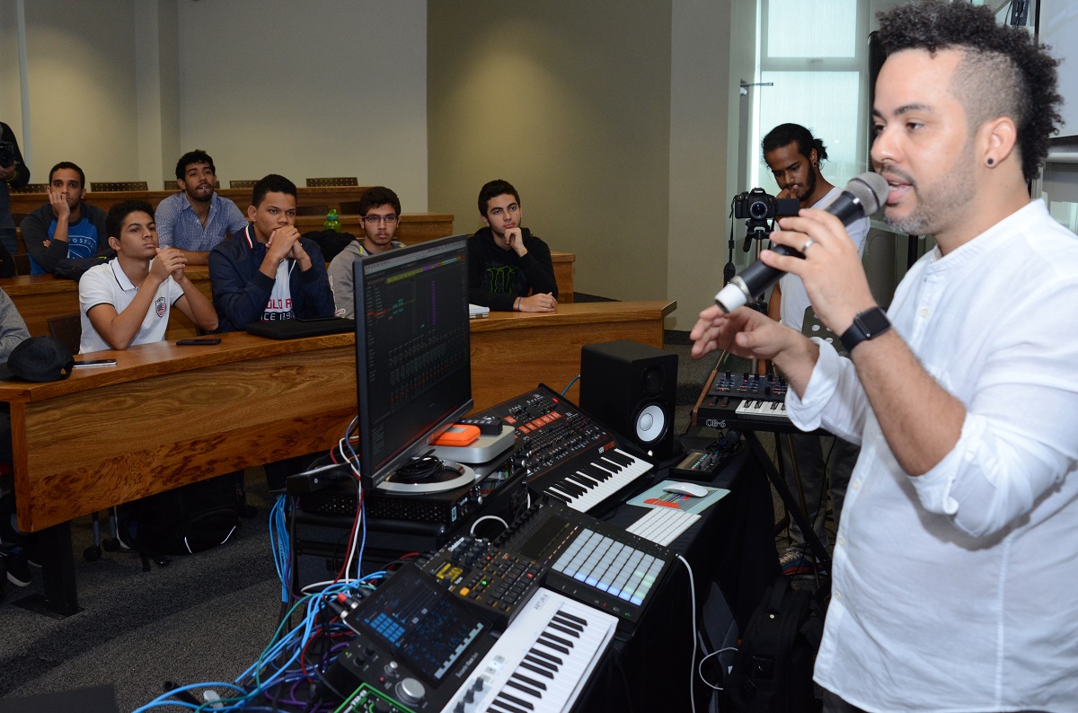 Estudiantes presentan 20 proyectos tecnológicos en feria de Intec inaugurada este jueves