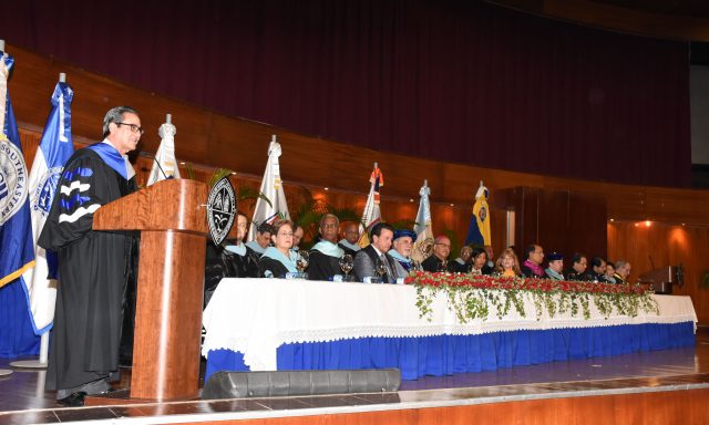 UASD escenario investidura nuevos doctores en diferentes áreas del saber