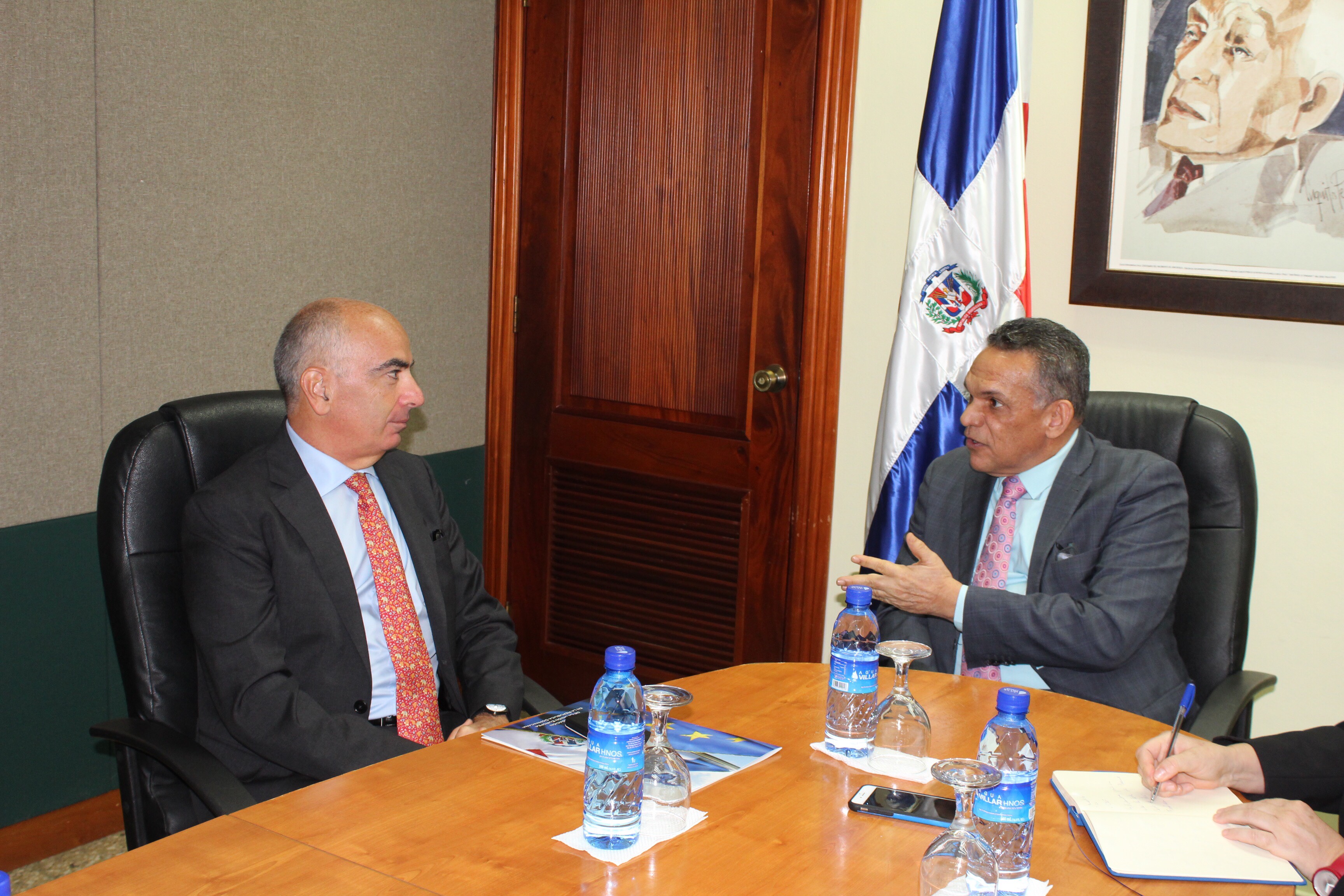 RD pide a Unión Europea ayuda para racionalizar macro Estado