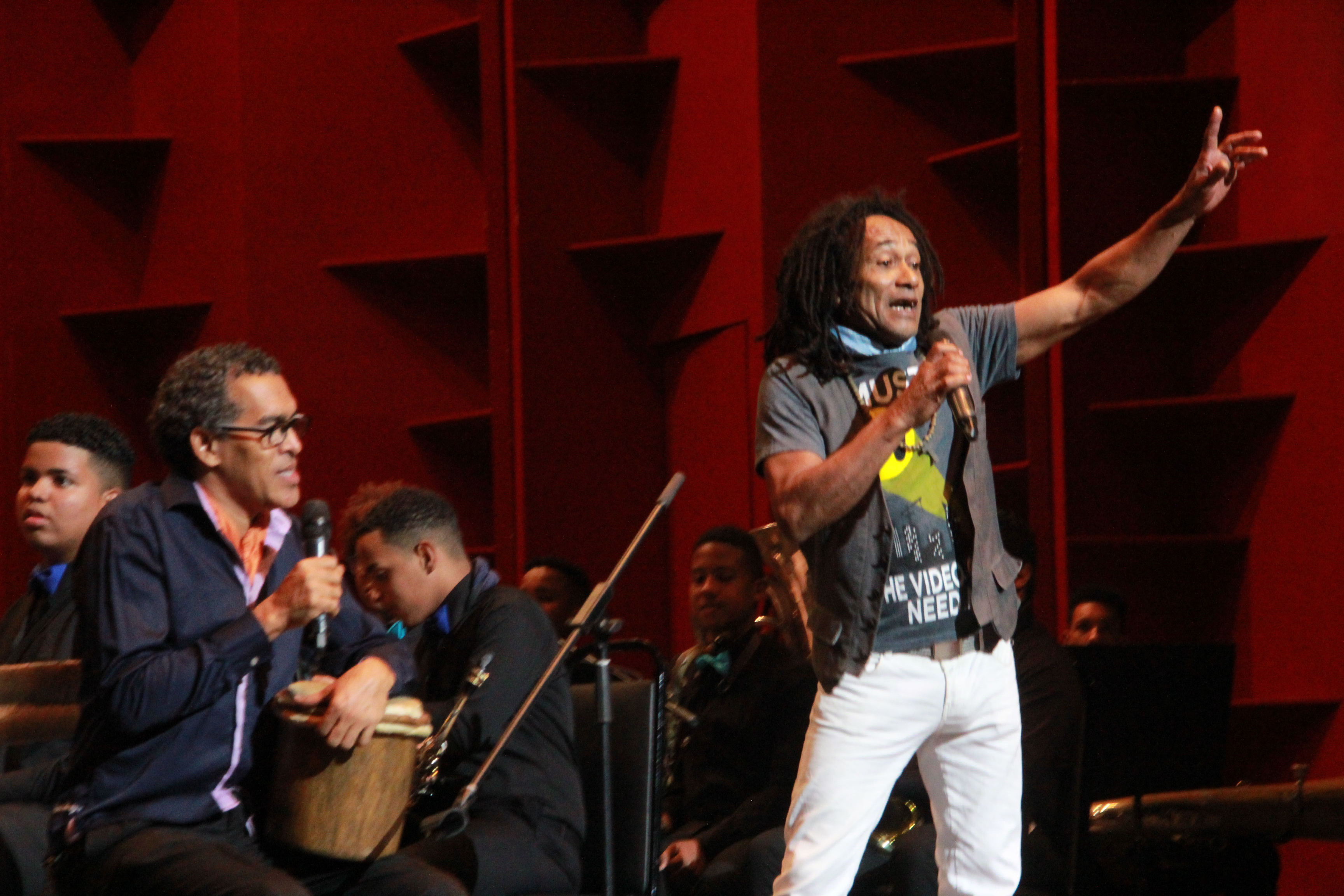 Luis Días, venerado durante homenaje en el Teatro Nacional