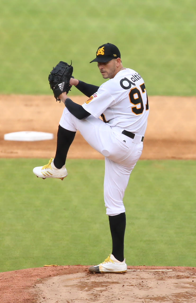 Águilas Cibaeñas apalean 10-1 a Tigres en el "valle de la muerte"