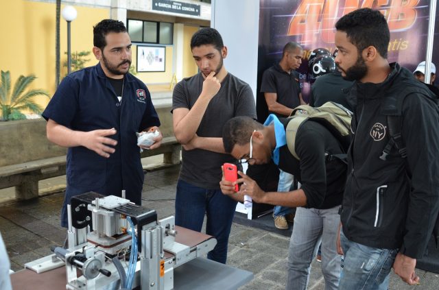 Estudiantes presentan 20 proyectos tecnológicos en feria de Intec inaugurada este jueves