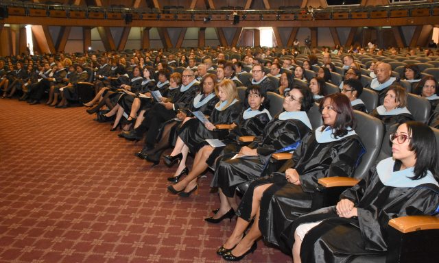 UASD escenario investidura nuevos doctores en diferentes áreas del saber