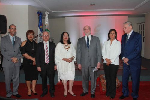 Rosa Tavárez recibe premio Nacional de Artes Visuales 2017