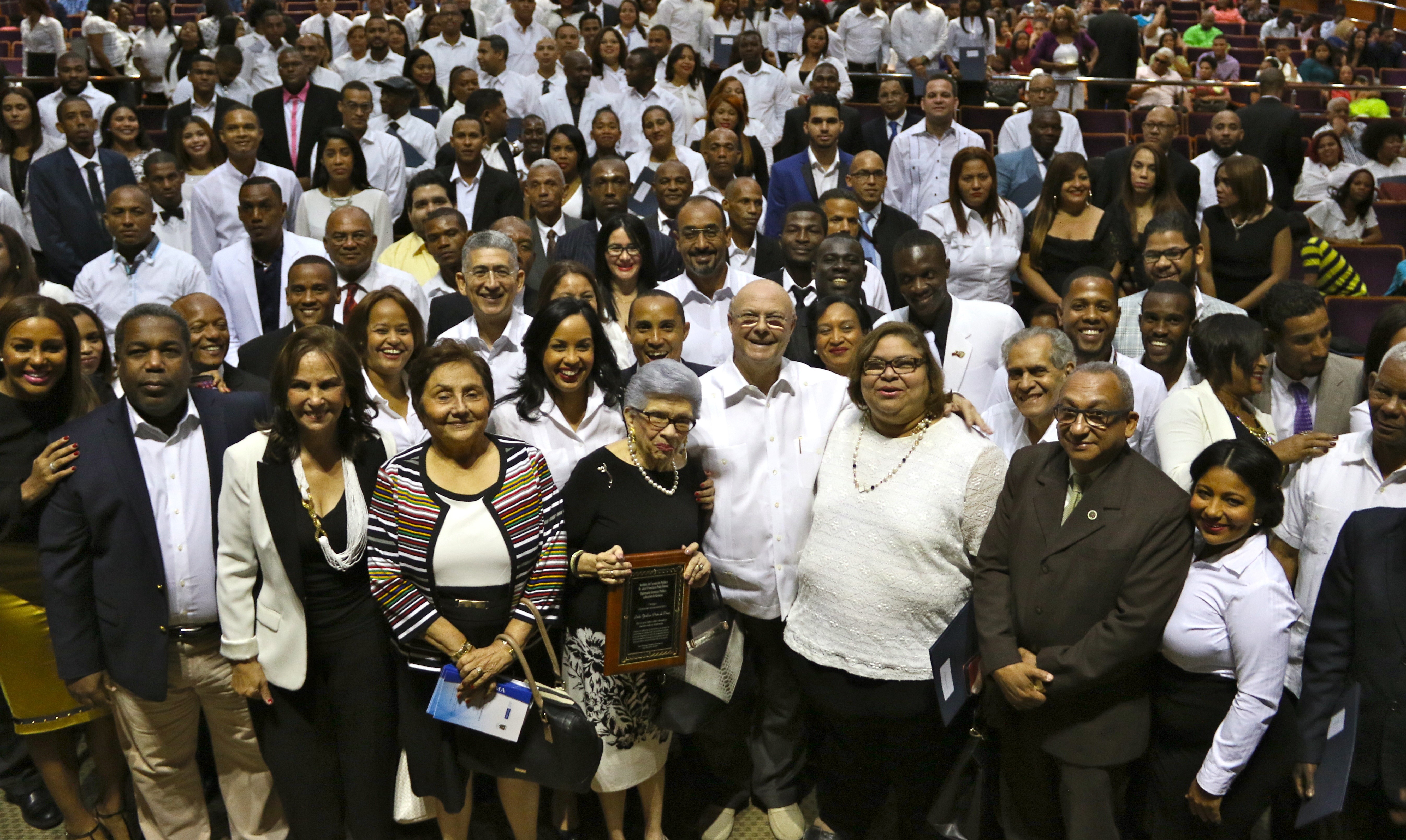 Hipólito Mejía exhorta a jóvenes a trabajar por el país