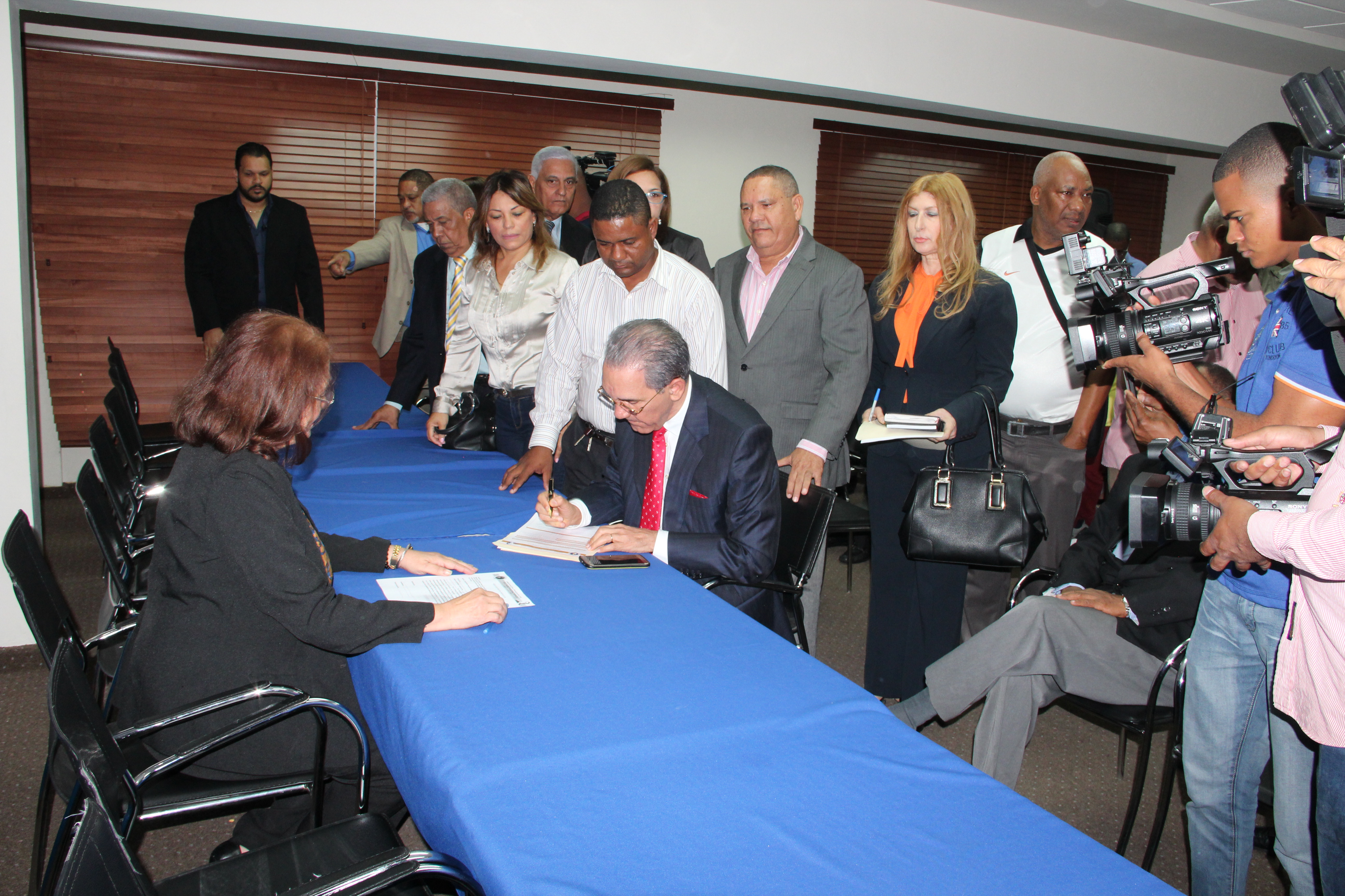 García Fermín busca vice presidencia del PRD