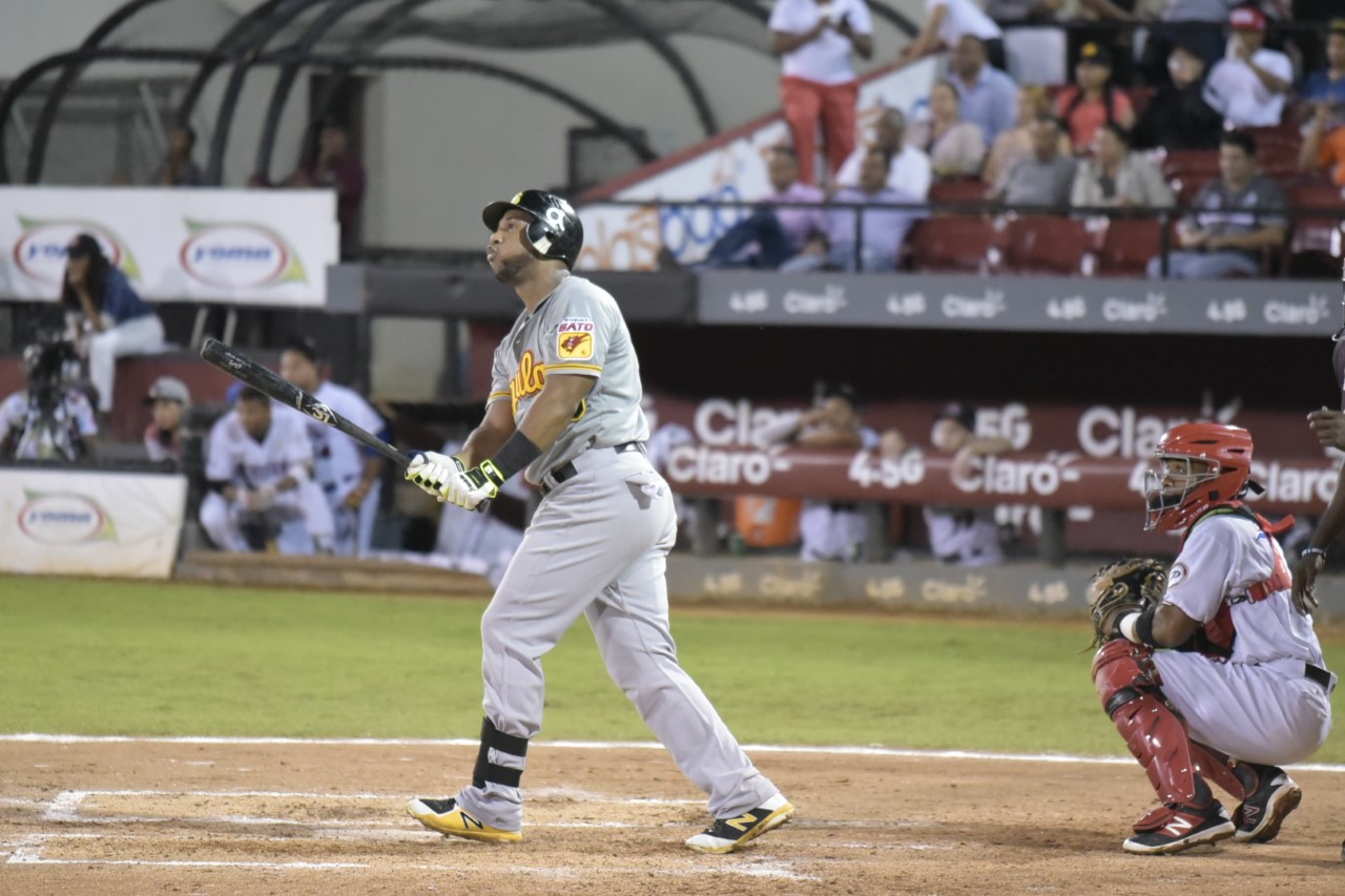 Águilas Cibaeñas vencen a Gigantes y siguen con vida